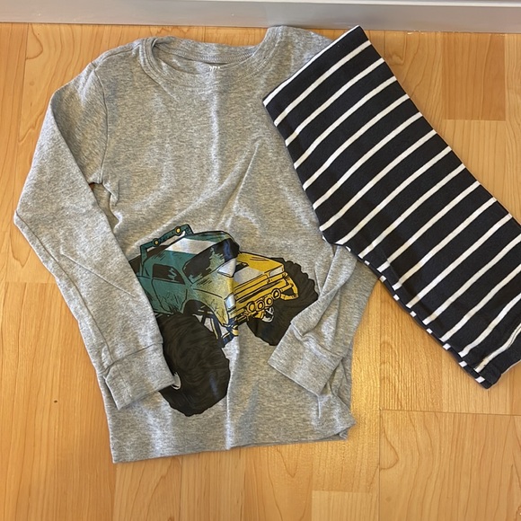 Boys pajama lot - Picture 3 of 5